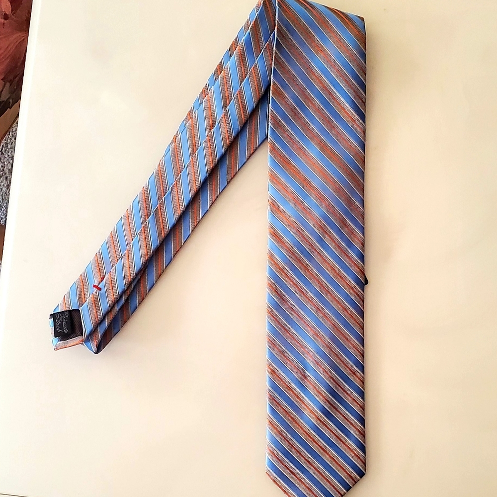 Pirate Stock necktie.